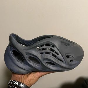 Foam runner shoes